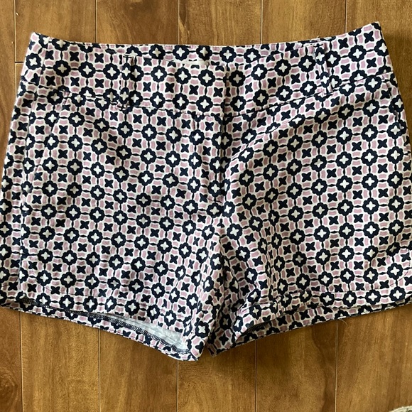 ❤️🔥5/20$ 5$💜THE LOFT💫 Women’s Navy/Purple Printed Short Shorts - Picture 3 of 11